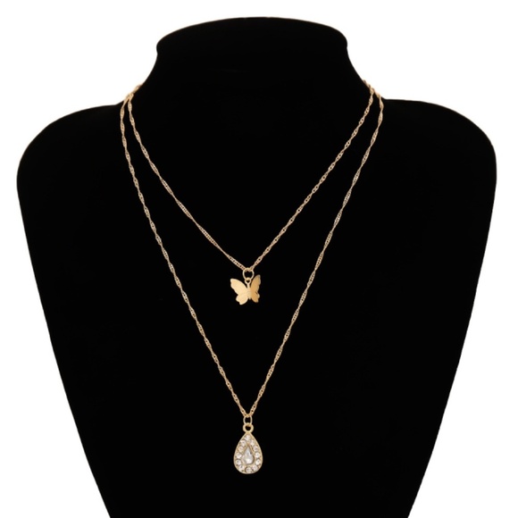 **BLANCHE* Gold x Rhinestone Butterfly Necklace - Picture 1 of 5